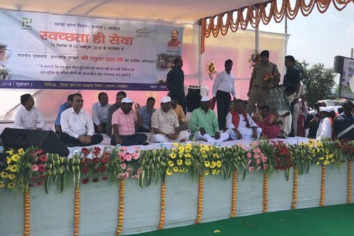 लातेहार में स्वच्छता ही सेवा कार्यक्रम लातेहार में स्वच्छता ही सेवा कार्यक्रम
