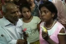 VIDEO:  खंडवा जिला अस्‍पताल में दैवी चमत्‍कार से लकवे का इलाज!