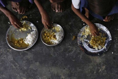 मोतिहारी में छिपकली गिरा मिड डे मील खाकर 50 बच्चे बीमार, 7 दिनों के भीतर तीसरी घटना मोतिहारी में छिपकली गिरा मिड डे मील खाकर 50 बच्चे बीमार, 7 दिनों के भीतर तीसरी घटना