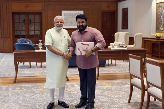 प्रधानमंत्री नरेंद्र मोदी के साथ मलयालम एक्टर मोहनलाल