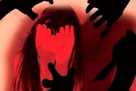 मां-बेटी से रेप का आरोप, 7 पुलिसकर्मियों समेत 18 के खिलाफ केस दर्ज मां-बेटी से रेप का आरोप, 7 पुलिसकर्मियों समेत 18 के खिलाफ केस दर्ज