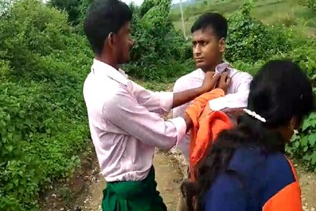 युवती से छेड़खानी करता मनचला