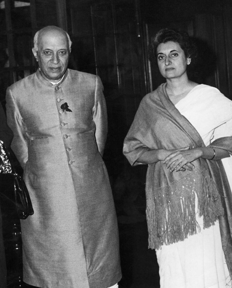  पंडित जवाहरलाल नेहरू अपनी बेटी इंदिरा गांधी के साथ. (AFP/news18.com)