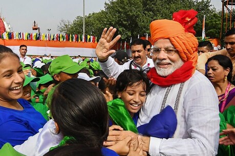 पीएम मोदी ने इस गाने को लिखा है. गाने के बोल घूमे ऐनो गरबो है. पीएम मोदी के लिखे गाने पर गरबे का वीडियो अर्पण फिल्म्स ने बनाया है.
