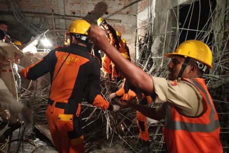शाहजहांपुर बिल्डिंग हादसा: जिला प्रशासन ने किया मृतकों के परिजनों को मुआवजे का ऐलान शाहजहांपुर बिल्डिंग हादसा: जिला प्रशासन ने किया मृतकों के परिजनों को मुआवजे का ऐलान
