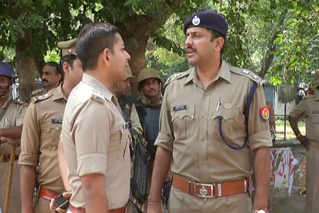 इलाहाबाद यूनिवर्सिटी हिंसा: ABVP कार्यकर्ताओं के खिलाफ एफआईआर दर्ज, 3 गिरफ्तार इलाहाबाद यूनिवर्सिटी हिंसा: ABVP कार्यकर्ताओं के खिलाफ एफआईआर दर्ज, 3 गिरफ्तार