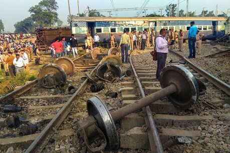 फरक्का एक्सप्रेस दर्घटना में 7 मरे