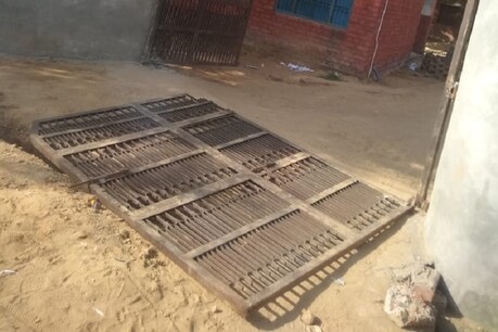 बच्चे पर गिरा स्कूल का गेट