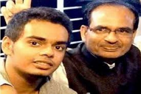 शिवराज और कार्तिकेय सिंह (File Photo)