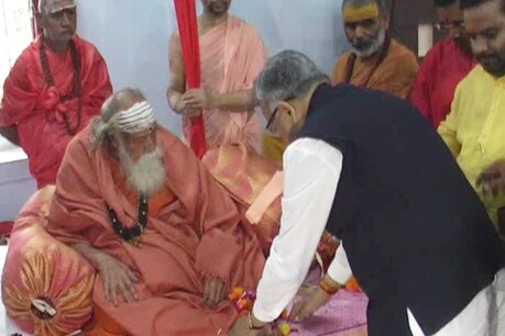 CM ने शंकराचार्य से शांतिपूर्वक मतदान और सब अच्छे से होने का मांगा आशीर्वाद