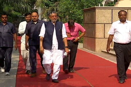 सीतामढ़ी में डिप्टी CM सुशील मोदी को दिखाये काले झंडे, विरोध में लगे नारे सीतामढ़ी में डिप्टी CM सुशील मोदी को दिखाये काले झंडे, विरोध में लगे नारे