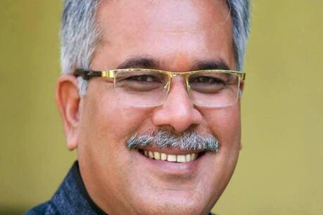 छत्तीसगढ़: CM के दावेदार भूपेश बघेल का ट्वीट- हंसते हुए दिल्ली जा रहा हूं, हंसते हुए आऊंगा छत्तीसगढ़: CM के दावेदार भूपेश बघेल का ट्वीट- हंसते हुए दिल्ली जा रहा हूं, हंसते हुए आऊंगा