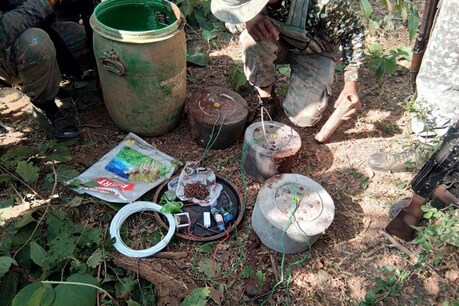 छत्तीसगढ़: सुरक्षाबलों ने कई आईईडी बरामद किए, कल ही हुआ है मतदान छत्तीसगढ़: सुरक्षाबलों ने कई आईईडी बरामद किए, कल ही हुआ है मतदान