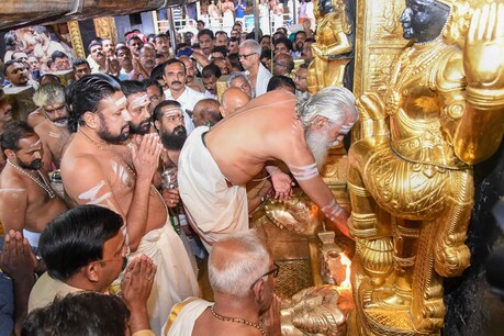 सबरीमाला में महिलाओं-पुरुषों को अलग-अलग दिन एंट्री देगी सरकार! सबरीमाला में महिलाओं-पुरुषों को अलग-अलग दिन एंट्री देगी सरकार!
