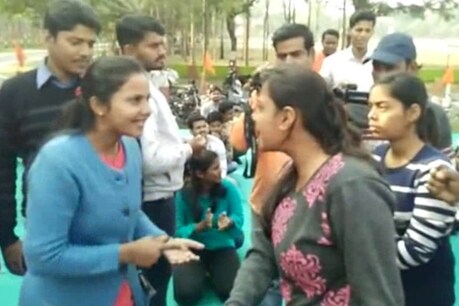 छात्रनेताओं में भिड़ंत. photo: News 18