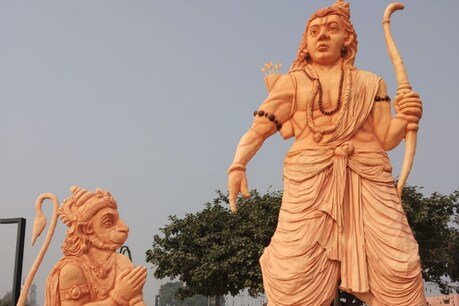 अयोध्या दीपोत्सव: आकर्षण का केंद्र बनी 30 फुट ऊंची भगवान राम संग हनुमान की मूर्ति अयोध्या दीपोत्सव: आकर्षण का केंद्र बनी 30 फुट ऊंची भगवान राम संग हनुमान की मूर्ति