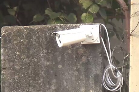 एसपी आवास के सामने लगा सीसीटीवी कैमरा