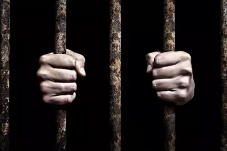 फर्जी दस्तावेजों के सहारे 29 साल की नौकरी, पकड़ा गया तो खानी पड़ी जेल की हवा फर्जी दस्तावेजों के सहारे 29 साल की नौकरी, पकड़ा गया तो खानी पड़ी जेल की हवा