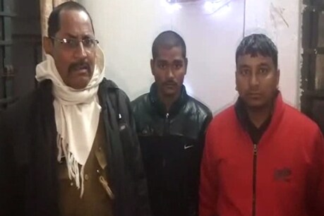 सरायकेला: पुलिस ने अवैध मैंगनीज पत्थर की तस्करी करते दो आरोपियों को दबोचा सरायकेला: पुलिस ने अवैध मैंगनीज पत्थर की तस्करी करते दो आरोपियों को दबोचा