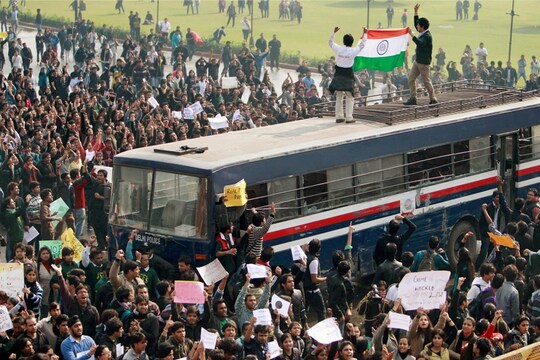 निर्भया बलात्कार घटना के विरोध में प्रदर्शन करते स्टूडेंट (फाइल फोटो)