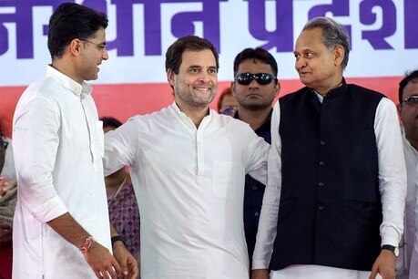 कांग्रेस अध्यक्ष राहुल गांधी के साथ सचिन पायलट और अशोक गहलोत (फाइल फोटो)