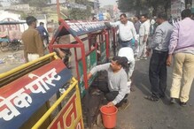 स्वच्छता का संदेश: CM सिटी में इस पुलिस अधिकारी ने साफ किया 'ट्रैफिक बैरियर'