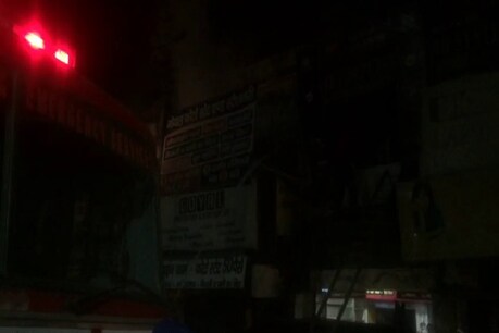 दुकान में आग