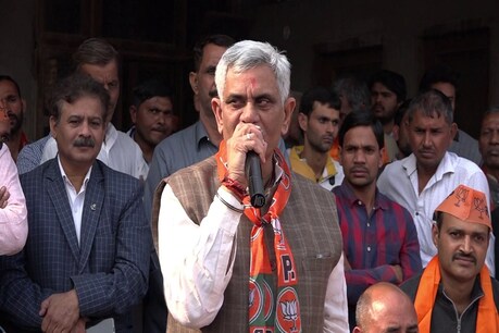 राज्य मंत्री मनीष ग्रोवर के बिगड़े बोल- चुनाव में हथियार, गनमैन, पैसा जो चाहिए दूंगा राज्य मंत्री मनीष ग्रोवर के बिगड़े बोल- चुनाव में हथियार, गनमैन, पैसा जो चाहिए दूंगा