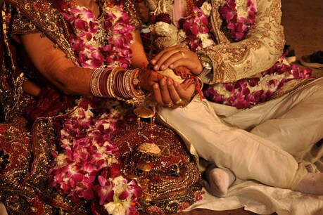 सहेली से हुआ प्यार, 10 लाख रुपये खर्च कर करवाया सेक्स चेंज, रचाई शादी सहेली से हुआ प्यार, 10 लाख रुपये खर्च कर करवाया सेक्स चेंज, रचाई शादी