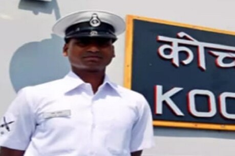 कोच्चि में एयरक्राफ्ट का गेट गिरने से दादरी के नौसेना अधिकारी नवीन की मौत कोच्चि में एयरक्राफ्ट का गेट गिरने से दादरी के नौसेना अधिकारी नवीन की मौत