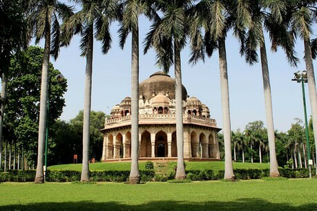 लोधी गार्डन के पेड़ों पर लगेंगे QR Code, मिलेगी उम्र, जीवनकाल और खूबियों की जानकारी लोधी गार्डन के पेड़ों पर लगेंगे QR Code, मिलेगी उम्र, जीवनकाल और खूबियों की जानकारी