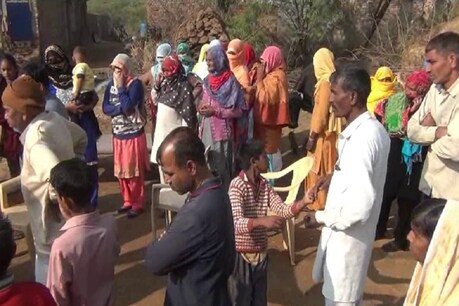 चरखी दादरी में जलभराव से परेशान ग्रामीण करेंगे पलायन चरखी दादरी में जलभराव से परेशान ग्रामीण करेंगे पलायन