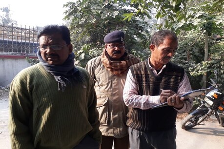 मामले की जांच को पहुंची पुलिस