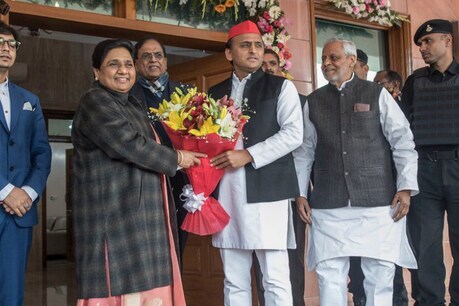 मायावती पर दिए अभद्र बयान पर अखिलेश का पलटवार, बोले- ये देश की महिलाओं का अपमान मायावती पर दिए अभद्र बयान पर अखिलेश का पलटवार, बोले- ये देश की महिलाओं का अपमान