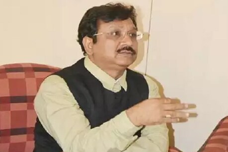 मतदान के दौरान जान से मारने की धमकी पूर्व मंत्री पर पड़ी भारी, एफआईआर दर्ज मतदान के दौरान जान से मारने की धमकी पूर्व मंत्री पर पड़ी भारी, एफआईआर दर्ज