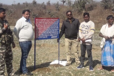 इनामी नक्सली की जमीन जब्त