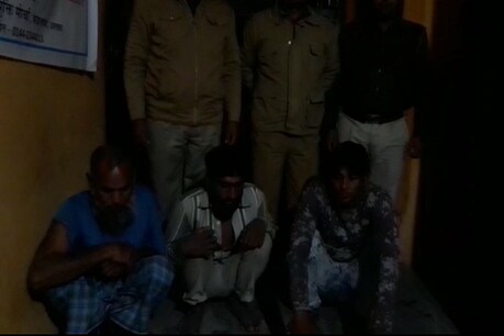 अलवर में गोकशी के तीन आरोपी गिरफ्तार, 100 किलो गोमांस बरामद अलवर में गोकशी के तीन आरोपी गिरफ्तार, 100 किलो गोमांस बरामद
