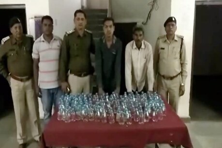जांजगीर में 130 नग अवैध देसी शराब के साथ दो आरोपी गिरफ्तार जांजगीर में 130 नग अवैध देसी शराब के साथ दो आरोपी गिरफ्तार