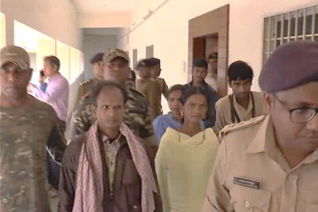 राजनांदगांव: 9 लाख के इनामी नक्सल दंपति गिरफ्तार, बड़ी मात्रा में नक्सली सामान जब्त राजनांदगांव: 9 लाख के इनामी नक्सल दंपति गिरफ्तार, बड़ी मात्रा में नक्सली सामान जब्त