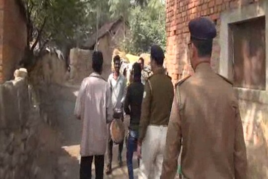 डुगडुगी बजाकर पुलिस कर रही फरार अपराधियों को सरेंडर करने की अपील 