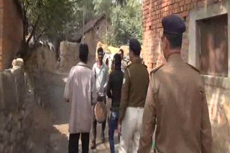डुगडुगी बजाकर पुलिस कर रही फरार अपराधियों को सरेंडर करने की अपील डुगडुगी बजाकर पुलिस कर रही फरार अपराधियों को सरेंडर करने की अपील