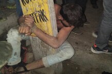 PHOTOS: गो तस्करी के शक में ग्रामीणों ने युवक को पीटा, फिर खंभे से बांध लगाया जाम