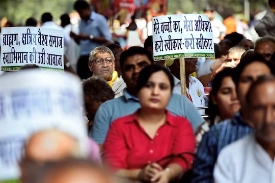 गरीब सवर्णों को आरक्षण, बड़ी अड़चनें हैं सरकार की राह में-Reservation for  Economically Weaker Upper Castes Would Violate 50% Limit – News18 हिंदी