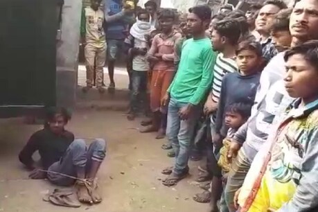 नाबालिग छात्राओं के अपहरण की कोशिश करने वाले आरोपियों में से एक रस्सी से बंधा हुआ