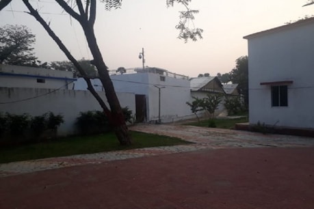 सुप्रीम कोर्ट के फैसले के 6 दिन बाद तेजस्वी यादव ने खाली किया सरकारी बंगला सुप्रीम कोर्ट के फैसले के 6 दिन बाद तेजस्वी यादव ने खाली किया सरकारी बंगला