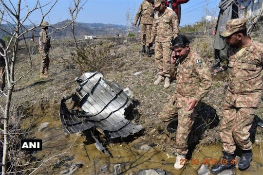 BREAKING: पाकिस्तान के झूठ की खुली पोल, PoK में पड़ा मिला F16 लड़ाकू विमान का मलबा-सूत्र