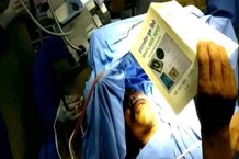 बिना बेहोश किए डॉक्टर ने की ब्रेन ट्यूमर की सर्जरी, मरीज पढ़ता रहा कुरान
