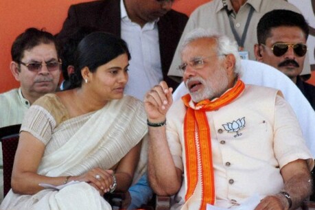 मंत्री अनुप्रिया पटेल और पीएम मोदी