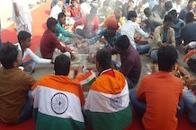 PHOTOS: पुलवामा के शहीदों को श्रद्धांजलि के लिए कहीं हुआ यज्ञ तो कहीं निकाली गई तिरंगा यात्रा