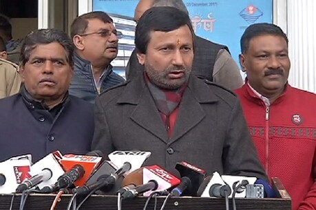 वित्त मंत्री प्रकाश पंत ने गुरुवार को कर्मचारियों से वार्ता की थी लेकिन कर्मचारी आंदोलन स्थगित करने को तैयार नहीं हुए.